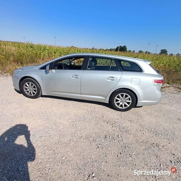 Srebrny Używany 2011 Toyota Avensis Sedan/Limuzyna | 26 400 zł (Dobra cena) - Obraz 1/4