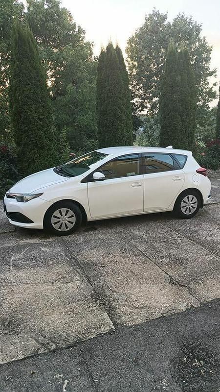 Używany Toyota Auris 2018 Biały Hatchback