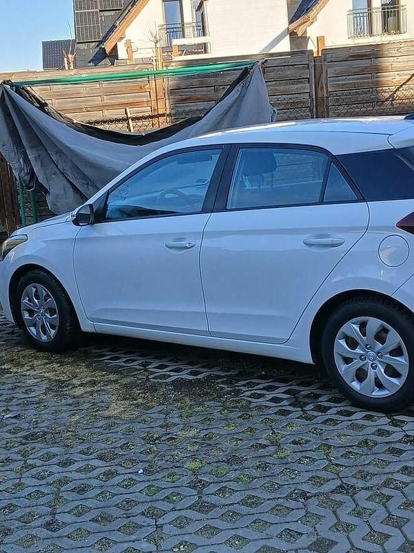 Używany Hyundai i20 84 KM (61 kW) 2019 Biały Hatchback