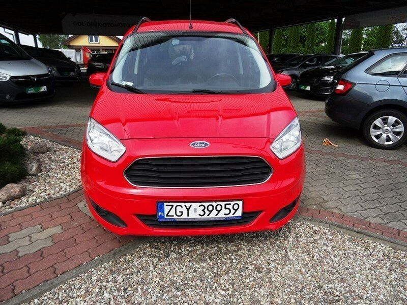 Używany Ford Tourneo Courier Trend+ 95 KM (69 kW) 2015 Czerwony Minivan
