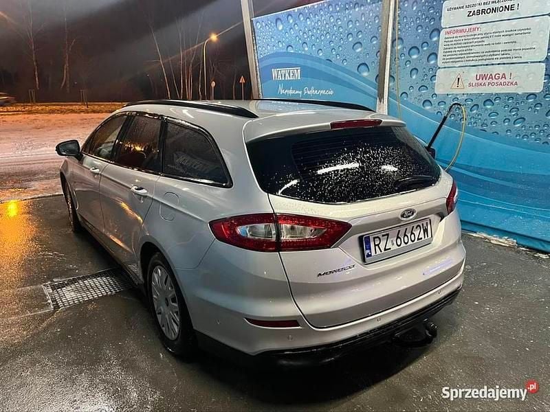 Używany Ford Mondeo 2015 Srebrny Kombi