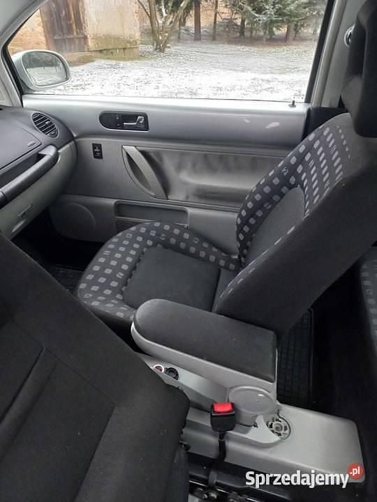 Używany VW New Beetle 2000 Srebrny Hatchback