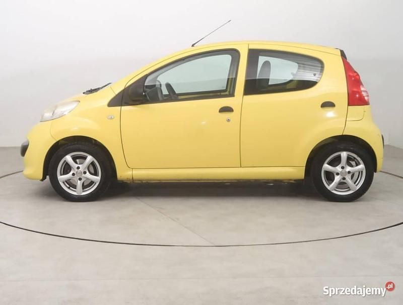Używany Peugeot 107 68 KM (50 kW) 2006 Żółty Hatchback