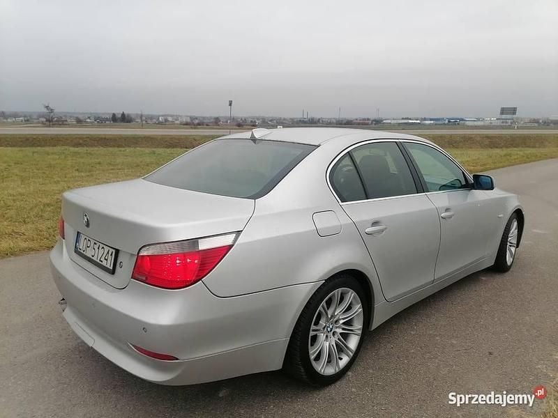 Używany BMW 530 2004 Srebrny Sedan/Limuzyna
