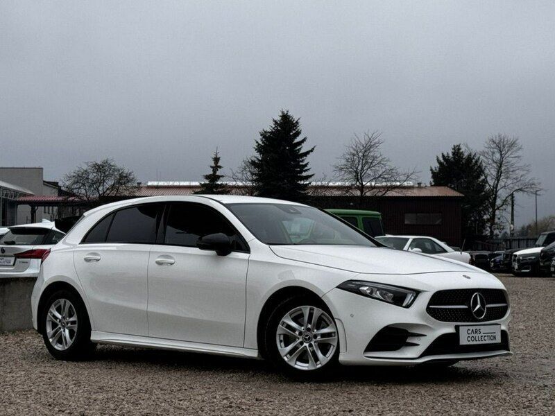 Biały (metalik) Używany 2020 Mercedes A180 Sedan/Limuzyna | 104 900 zł (Uczciwa cena) - Obraz 1/4