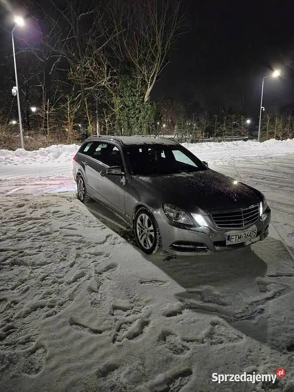 Używany Mercedes E200 2011 Szary Kombi
