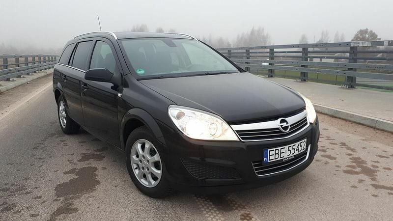 Używany Opel Astra 2009 Czarny Kombi