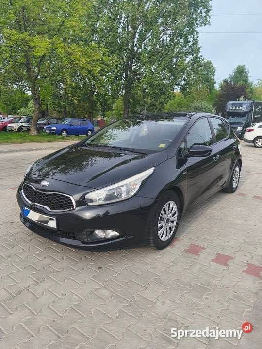 Czarny Używany 2013 Kia Ceed Hatchback | 28 000 zł (Uczciwa cena) - Obraz 1/4