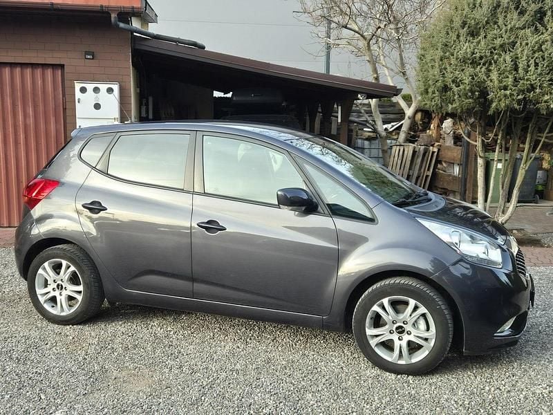 Używany Kia Venga 90 KM (66 kW) 2015 Bordowy Hatchback