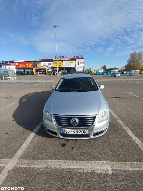 Srebrny Używany 2005 VW Passat Kombi | 8900 zł (Uczciwa cena) - Obraz 1/4