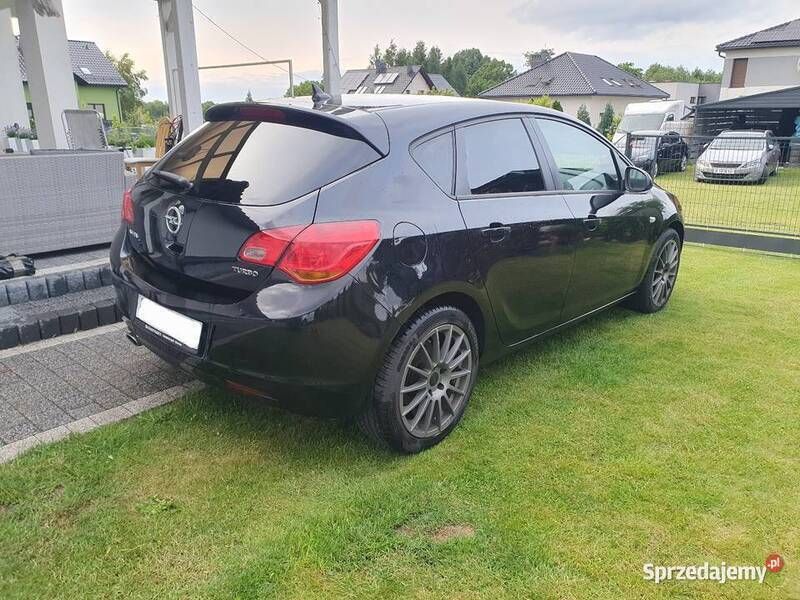 Czarny Używany 2010 Opel Astra Hatchback | 15 800 zł (Uczciwa cena) - Obraz 1/4