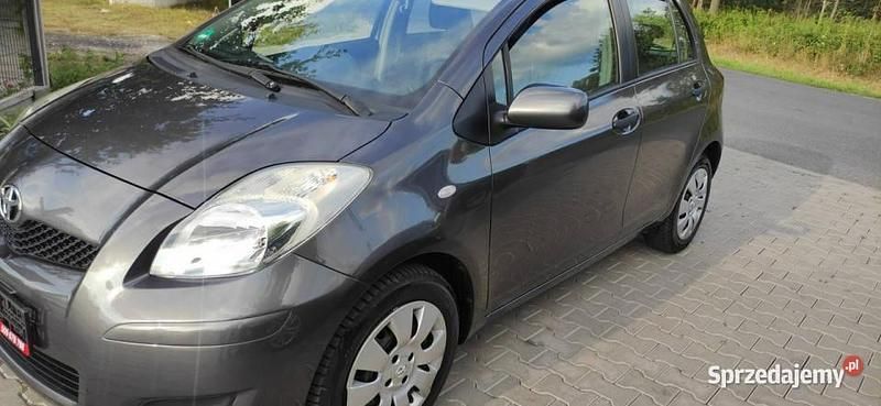 Grafitowy Używany 2009 Toyota Yaris Hatchback | 13 600 zł (Dobra cena) - Obraz 1/4