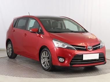 Czerwony Używany 2014 Toyota Verso Minivan | 31 999 zł (Dobra cena) - Obraz 1/4
