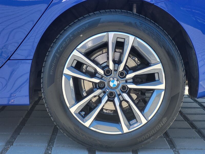 Używany BMW 218 Active Tourer Luxury Line 136 KM (100 kW) 2023 Niebieski portimao m metalizowany Minivan