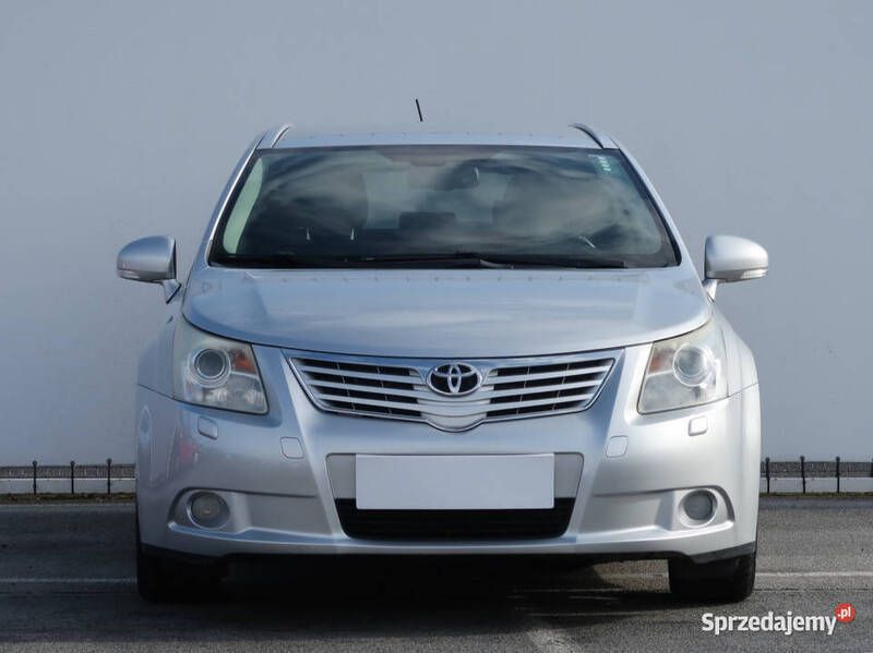 Srebrny Używany 2010 Toyota Avensis Kombi | 19 999 zł (Uczciwa cena) - Obraz 1/4