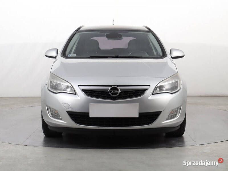 Srebrny Używany 2012 Opel Astra Kombi | 10 799 zł (Super Cena) - Obraz 1/4