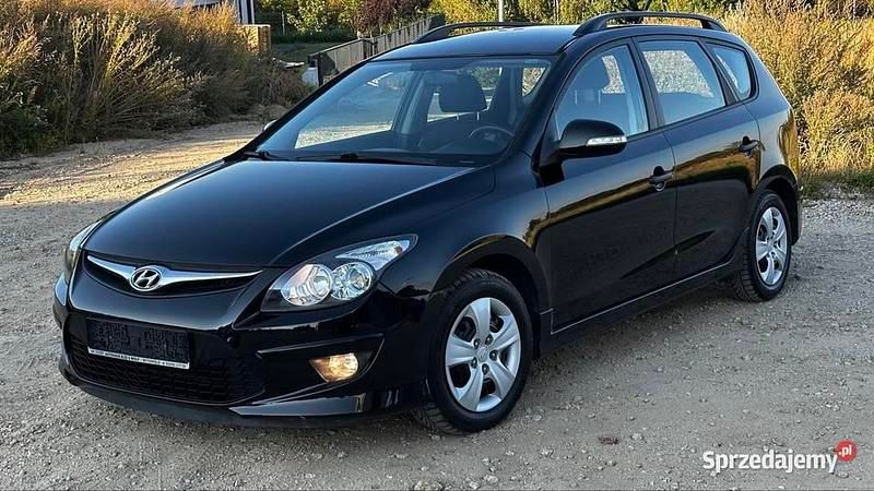 Czarny Używany 2011 Hyundai i30 Kombi | 14 500 zł (Uczciwa cena) - Obraz 1/4