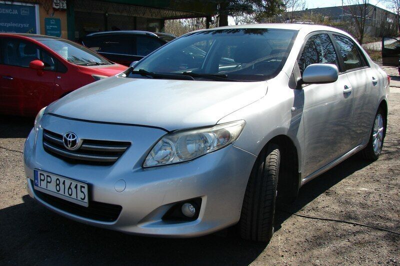 Srebrny Używany 2009 Toyota Corolla Sedan/Limuzyna | 16 900 zł (Uczciwa cena) - Obraz 1/4