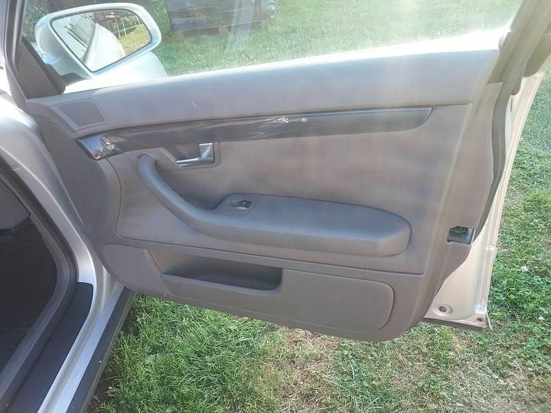 Srebrny Używany 2000 Audi A4 Sedan/Limuzyna | 6500 zł (Uczciwa cena) - Obraz 1/4