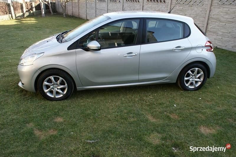 Używany Peugeot 208 2014 Srebrny Hatchback