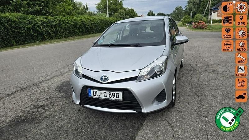 Srebrny Używany 2013 Toyota Yaris Hybrid Sedan/Limuzyna | 32 900 zł (Uczciwa cena) - Obraz 1/4