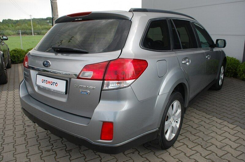 Używany Subaru Legacy 150 KM (110 kW) 2011 Srebrny (metalik) Sedan/Limuzyna