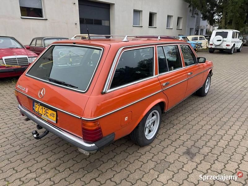 Używany Mercedes 300 1978 Pomarańczowy Kombi