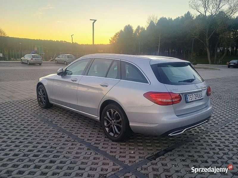 Używany Mercedes C200 2017 Srebrny Kombi