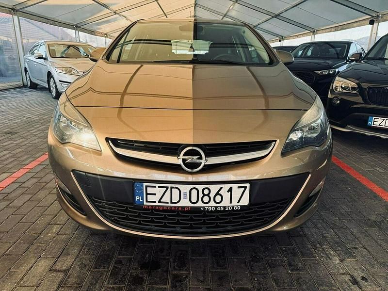 Używany Opel Astra 2013 Brązowy Hatchback