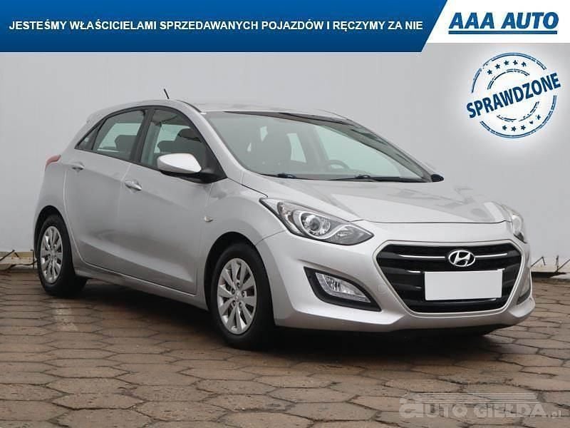 Używany Hyundai i30 90 KM (66 kW) 2015 Srebrny