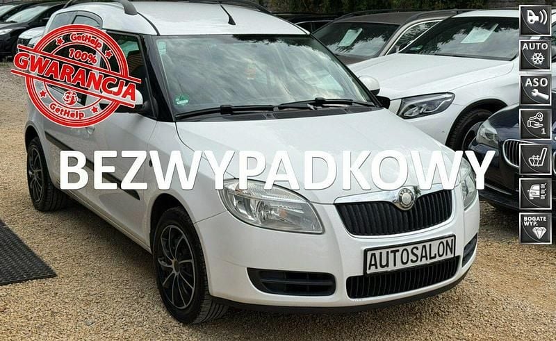 Biały Używany 2009 Skoda Roomster Minivan | 11 300 zł (Uczciwa cena) - Obraz 1/4