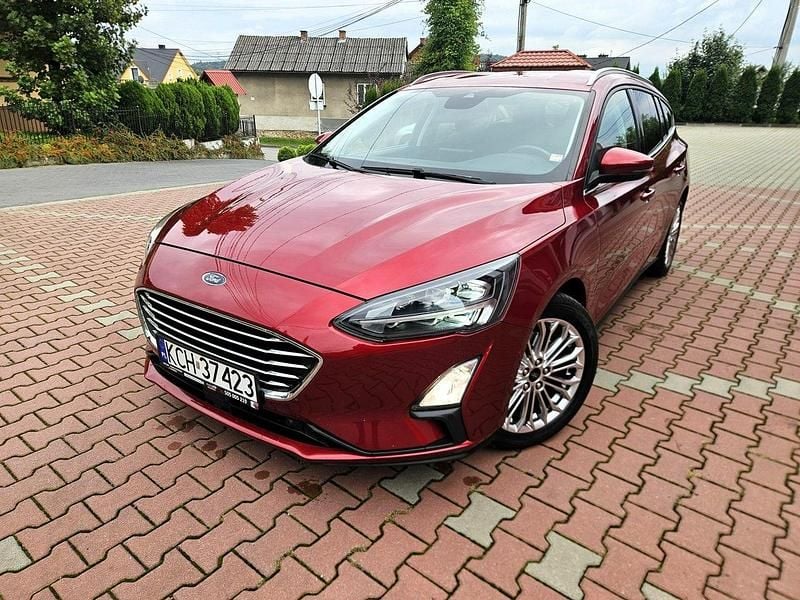 Czerwony (metalik) Używany 2020 Ford Focus Kombi | 56 990 zł (Uczciwa cena) - Obraz 1/4
