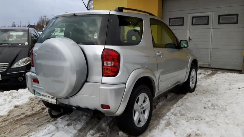 Używany Toyota RAV4 116 KM (85 kW) 2005 Srebrny metalik SUV