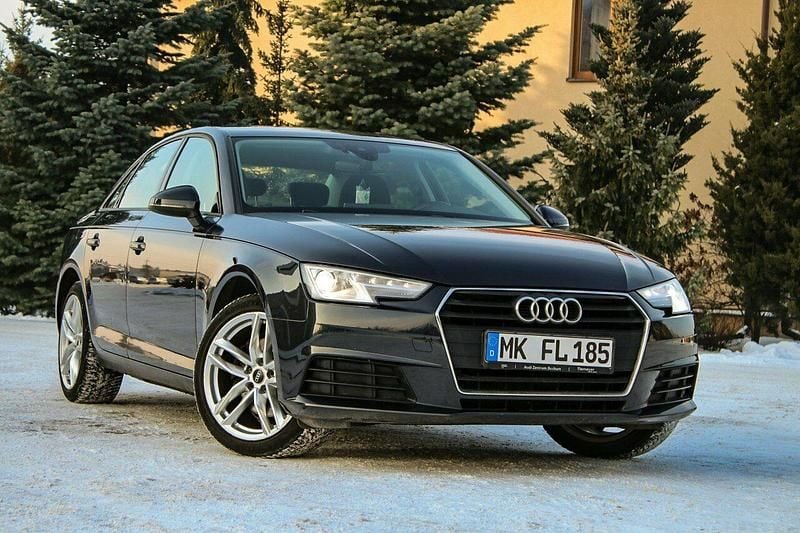 Używany Audi A4 Comfort 150 KM (110 kW) 2016 Czarny Sedan/Limuzyna