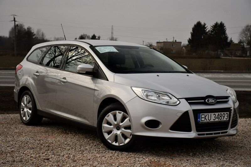 Używany Ford Focus 105 KM (77 kW) 2011 Srebrny (metalik, perła) Kombi