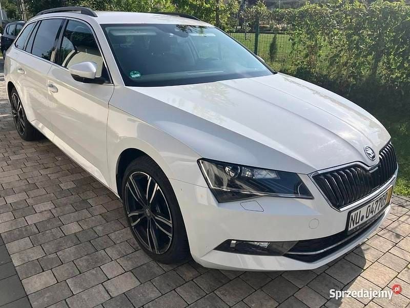 Biały Używany 2016 Skoda Superb Kombi | 54 900 zł (Dobra cena) - Obraz 1/4