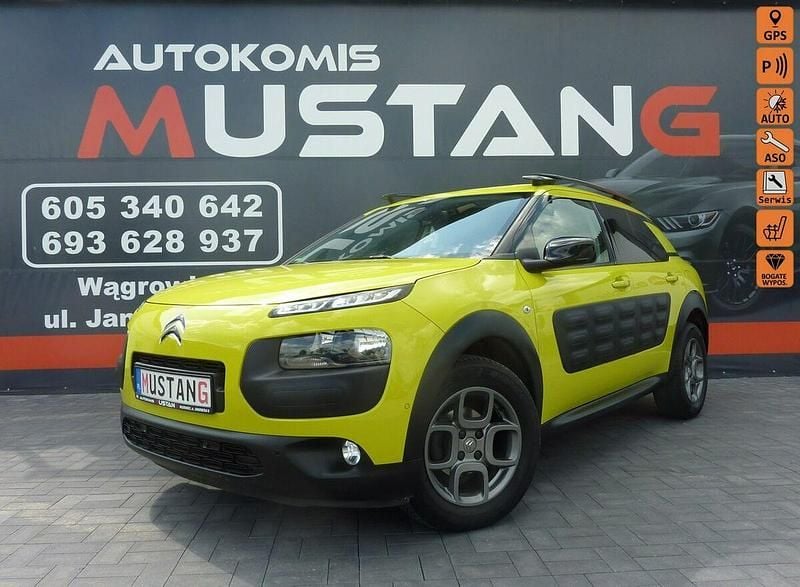 Używany Citroën C4 Shine 82 KM (60 kW) 2015 Żółtozłoty SUV