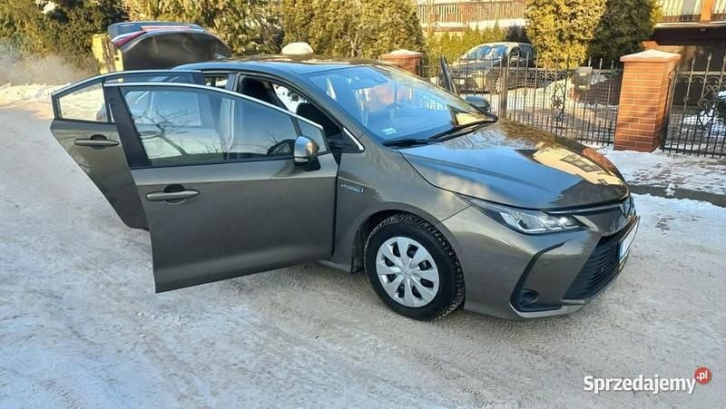 Używany Toyota Corolla Comfort 122 KM (89 kW) 2019 Brązowy Sedan/Limuzyna