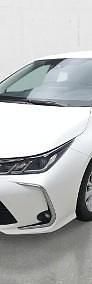 Używany Toyota Corolla 98 KM (72 kW) 2022 Biały Sedan/Limuzyna