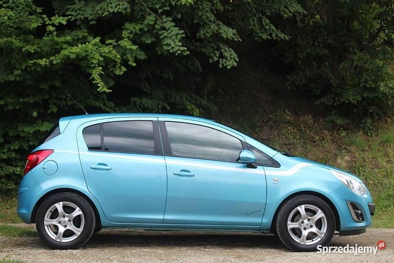 Używany Opel Corsa Satellite 2011 Niebieski Hatchback