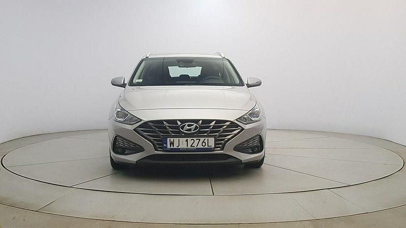 Używany Hyundai i30 120 KM (88 kW) 2022 Srebrny Kombi