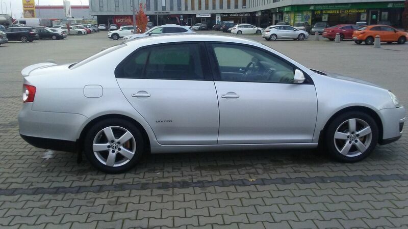 Używany VW Jetta United 2009 Srebrny Sedan/Limuzyna