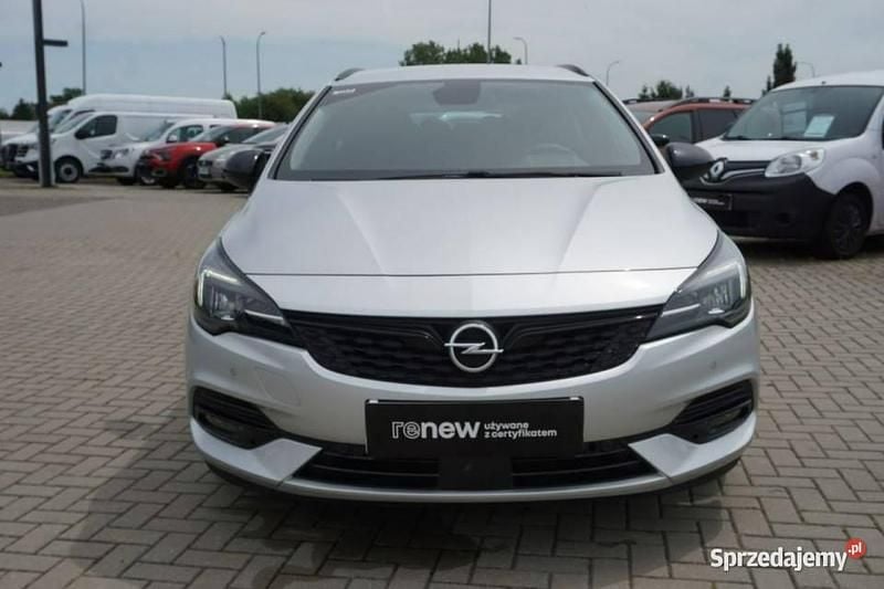 Srebrny (metalik) Używany 2021 Opel Astra Edition Sedan/Limuzyna | 76 900 zł (Super Cena) - Obraz 1/4