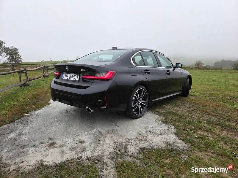 Używany BMW 330 2023 Czarny Sedan/Limuzyna