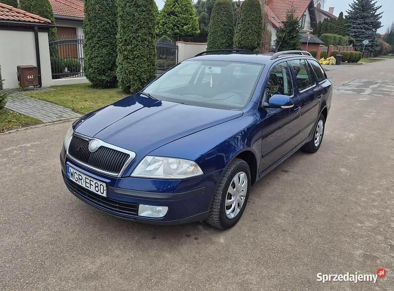 Granatowy Używany 2008 Skoda Octavia Kombi | 10 000 zł (Uczciwa cena) - Obraz 1/4
