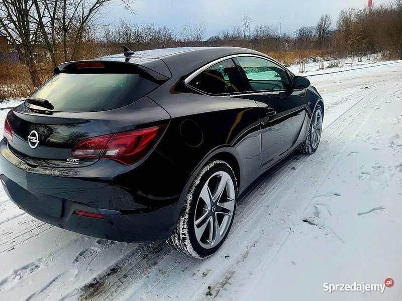 Używany Opel Astra GTC 2012 Czarny Coupe