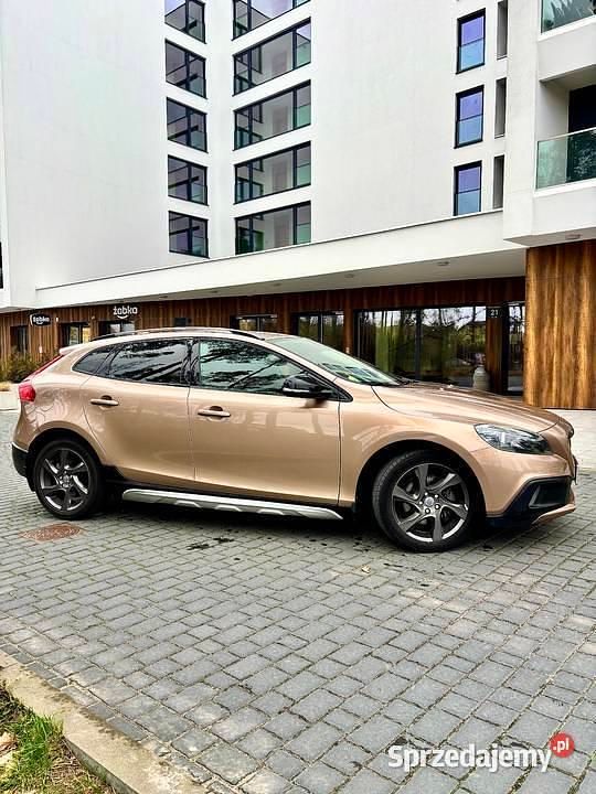 Używany Volvo V40 2014 Złoty Hatchback
