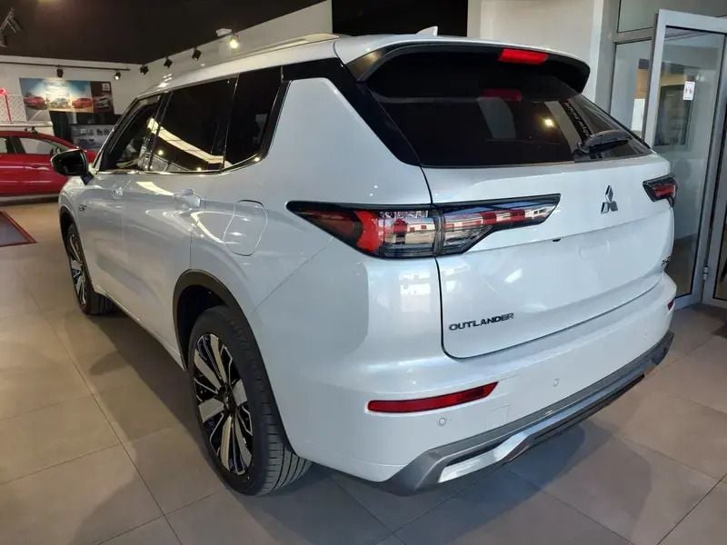 Nowe Mitsubishi Outlander P-HEV 2025 Biały SUV