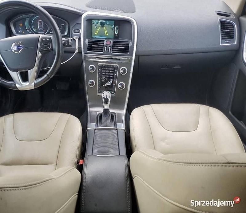 Złoty Używany 2016 Volvo XC60 SUV | 42 500 zł - Obraz 1/4