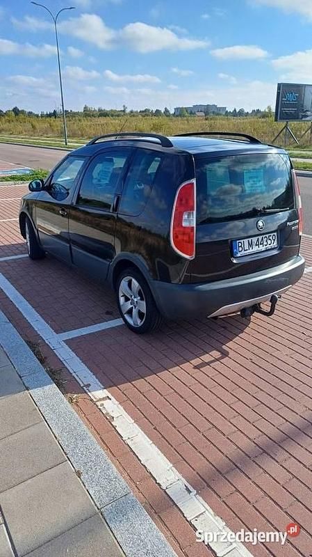 Używany Skoda Roomster Scout 2008 Czarny Kombi